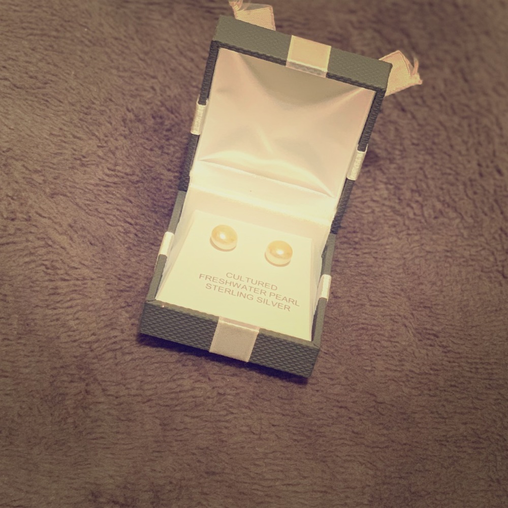 Cultured Fresh Water Pearl Stud Earrings